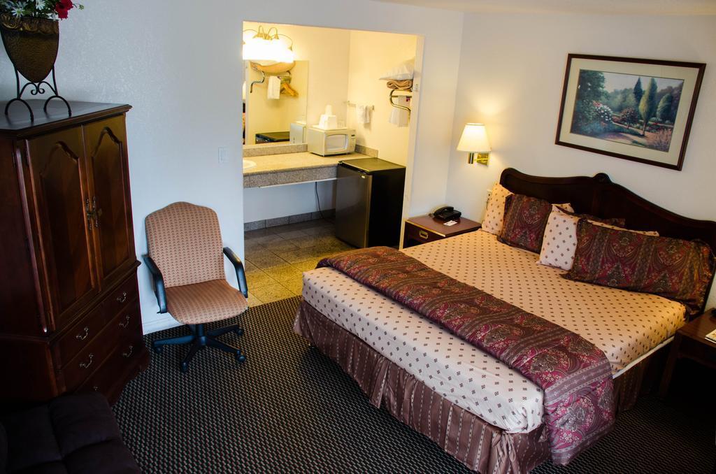 Inn Rodeway Near Downtown Monterey