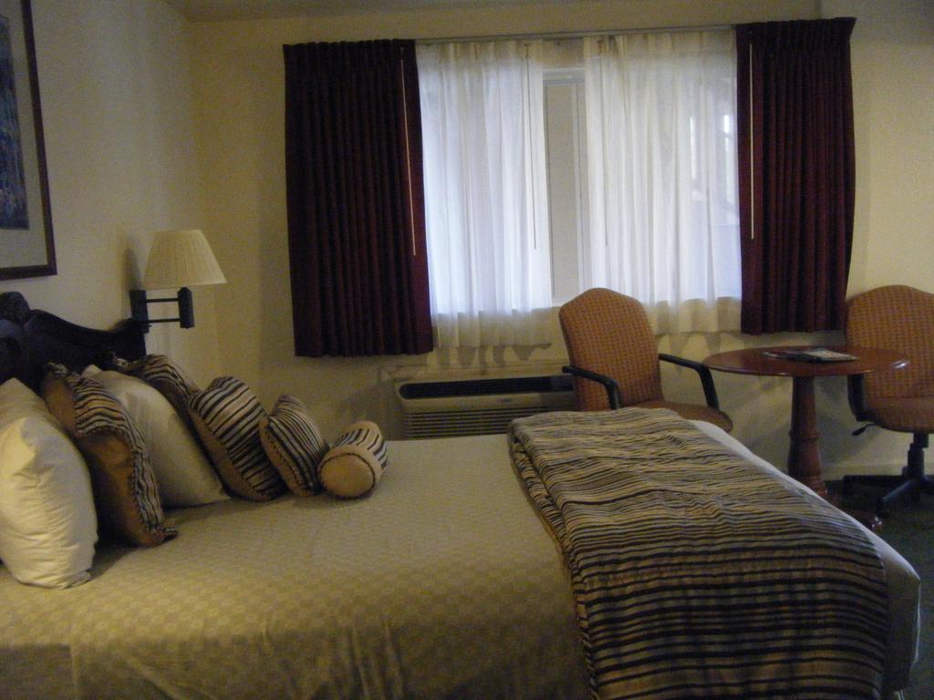 Rodeway Near Downtown 3* Monterey